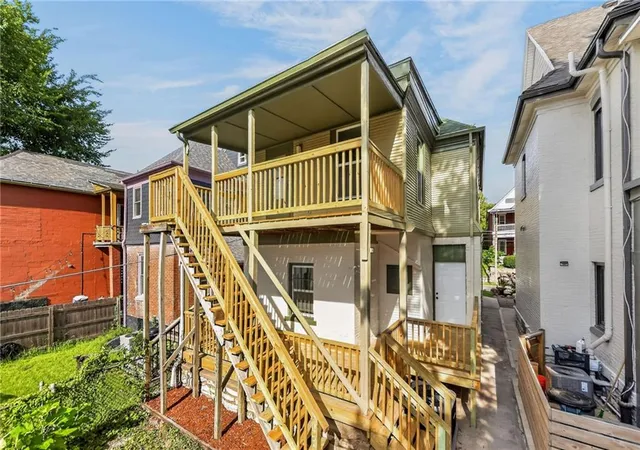 Photo 3 of Single family home for sale at 424 Olive St, Kansas City, MO 64124 | MLS# 2636919 | Listing updated on 2026-09-30