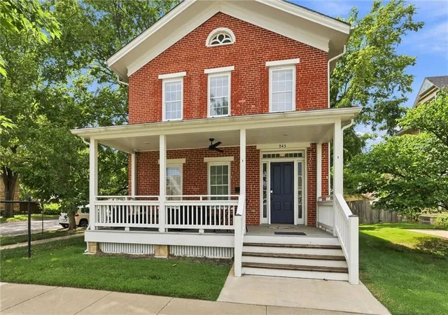 1st image of 945 945 1/2 Kentucky St, Lawrence, KS 66044 | MLS# 2636920