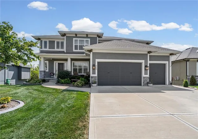 Photo 1 of Sale Pending at 4248 Sw Stoney Brk Dr, Lees Summit, MO 64082 | MLS# 2636925 | Listing updated on 2026-09-07