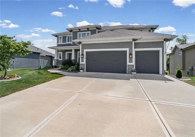 Photo 3 of Sale Pending at 4248 Sw Stoney Brk Dr, Lees Summit, MO 64082 | MLS# 2636925 | Listing updated on 2026-09-07