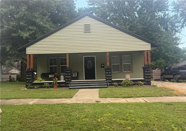 1st image of 832 S Hickory St, Ottawa, KS 66067 | MLS# 2636928