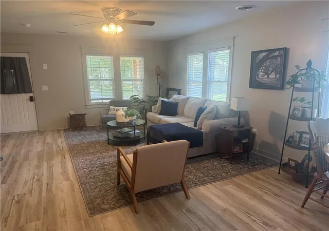 2nd image of 832 S Hickory St, Ottawa, KS 66067 | MLS# 2636928