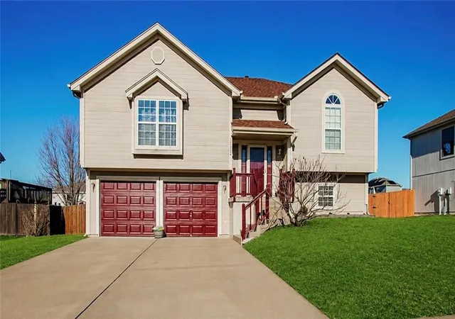 1st image of 12204 White Oak St, Peculiar, MO 64078 | MLS# 2636931
