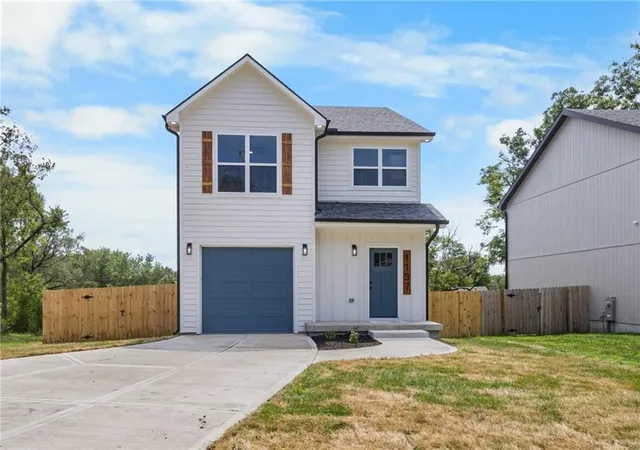1st image of 1137 Walnut Ave, Osawatomie, KS 66064 | MLS# 2636934