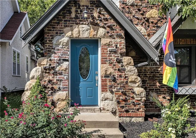Photo 2 of Sale Pending at 702 E 71 Terrace, Kansas City, MO 64131 | MLS# 2636937 | Listing updated on 2026-08-19