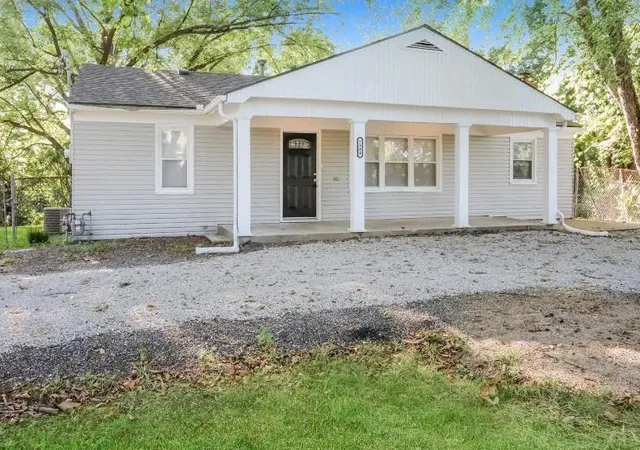 Single family home for sale at 1904 N Kendall Rd, Independence, MO 64058 | MLS# 2636940