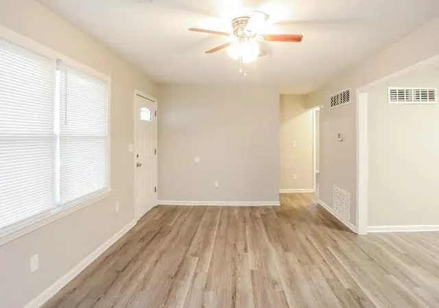 Photo 2 of Single family home for sale at 1904 N Kendall Rd, Independence, MO 64058 | MLS# 2636940 | Listing updated on 2026-08-26