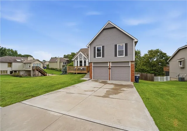 Photo 2 of Single family home for sale at 1309 Ne Chowning Dr, Kansas City, MO 64155 | MLS# 2636943 | Listing updated on 2026-08-30