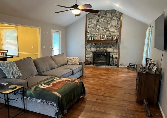 2nd image of 801 Feldspar St, Kearney, MO 64060 | MLS# 2636955