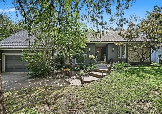 2nd image of 4615 N Wyandotte St, Kansas City, MO 64116 | MLS# 2636961