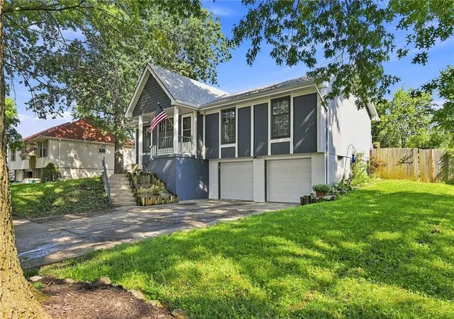 Photo 1 of Sale Pending at 901 Nw Valley Woods Dr, Grain Valley, MO 64029 | MLS# 2636962 | Listing updated on 2026-09-05