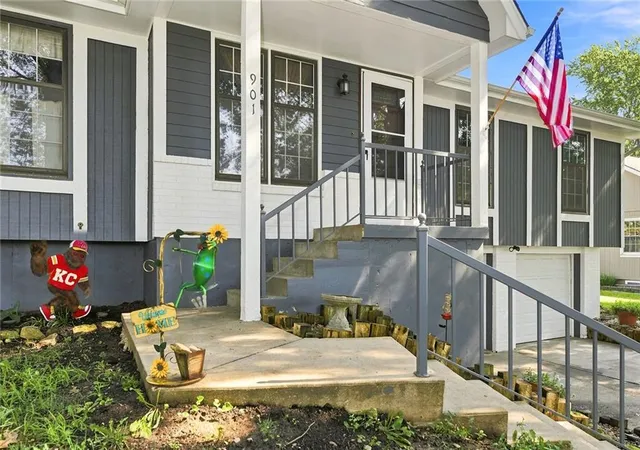 Photo 3 of Sale Pending at 901 NW Valley Woods Dr, Grain Valley, MO 64029 | MLS# 2636962 | Listing updated on 2026-09-05