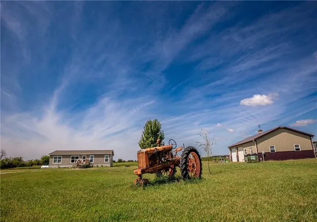 1st image of 950 Eisenhower Rd, Princeton, KS 66078 | MLS# 2636963
