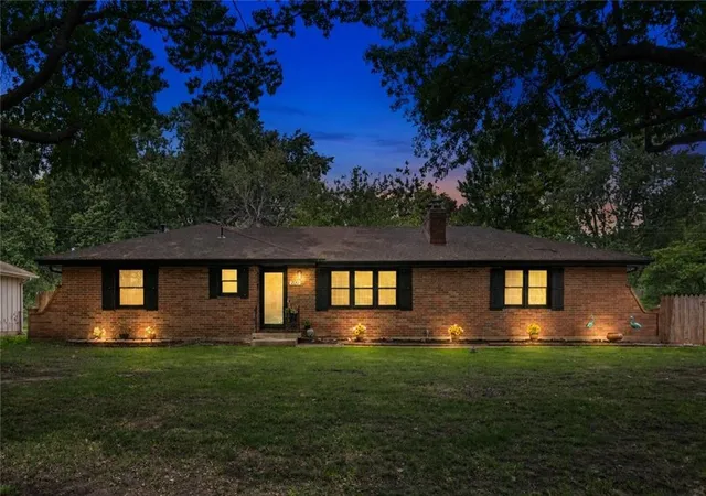 Photo 1 of Sale Pending at 200 Sw 20th Terrace, Oak Grove, MO 64075 | MLS# 2636967 | Listing updated on 2026-08-29