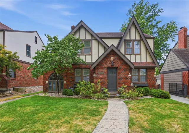 Photo 1 of Sale Pending at 1279 W 72nd Terrace, Kansas City, MO 64114 | MLS# 2636971 | Listing updated on 2026-09-13