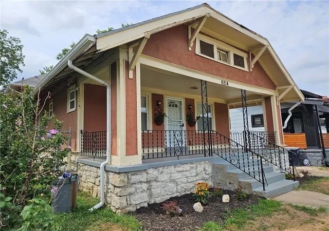 Photo 2 of Single family home for sale at 6214 Swope Pkwy, Kansas City, MO 64130 | MLS# 2636978 | Listing updated on 2026-08-27