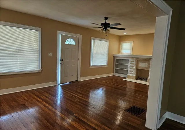 Photo 3 of Single family home for sale at 6214 Swope Pkwy, Kansas City, MO 64130 | MLS# 2636978 | Listing updated on 2026-08-27