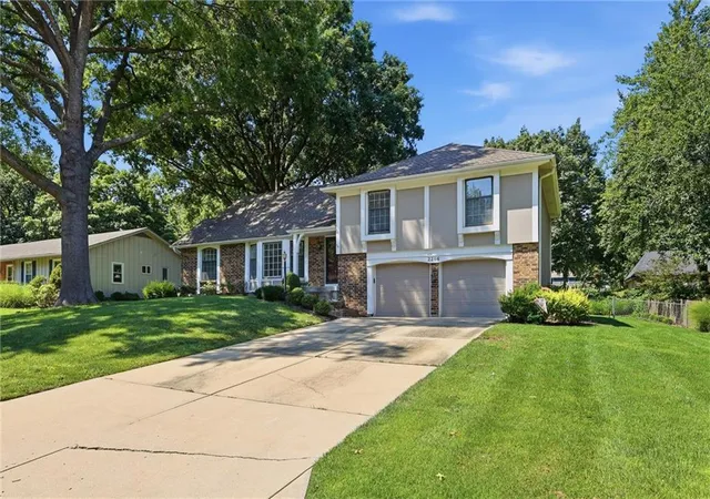Photo 2 of Sale Pending at 2206 W 120th Street, Leawood, KS 66209 | MLS# 2636980 | Listing updated on 2026-10-07