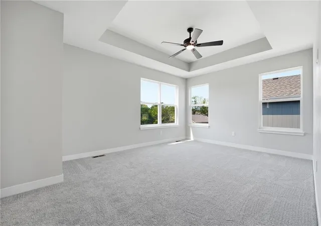 Photo 4 of Single family home for sale at 806 Glenn Cir, Raymore, MO 64083 | MLS# 2636981 | Listing updated on 2026-09-24