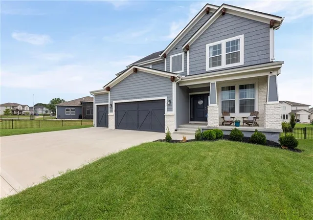 2nd image of 5837 Belmont Dr, Shawnee, KS 66226 | MLS# 2636982
