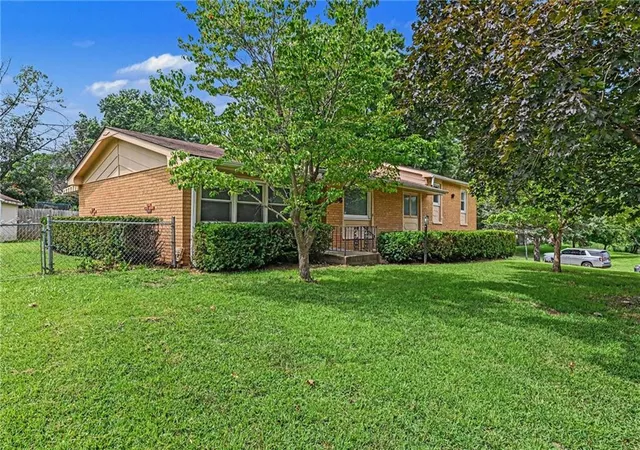 Photo 1 of Single family home for sale at 1506 Tamara Dr, Saint Joseph, MO 64506 | MLS# 2636985 | Listing updated on 2026-09-20