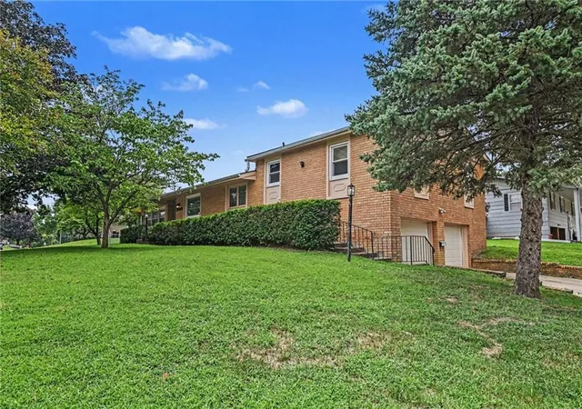 Photo 2 of Single family home for sale at 1506 Tamara Dr, Saint Joseph, MO 64506 | MLS# 2636985 | Listing updated on 2026-09-20
