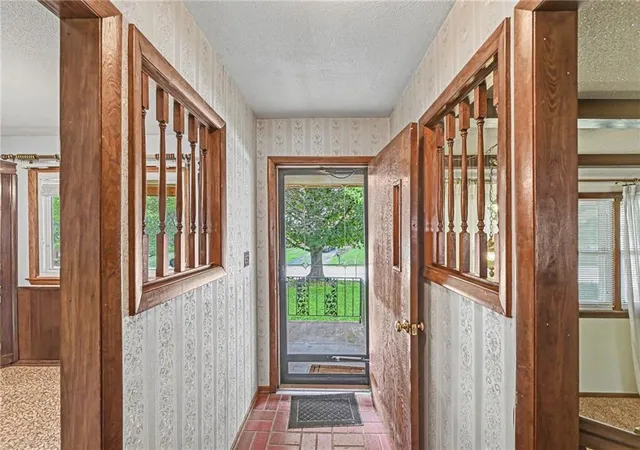 Photo 3 of Single family home for sale at 1506 Tamara Dr, Saint Joseph, MO 64506 | MLS# 2636985 | Listing updated on 2026-09-20