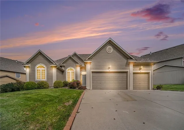 Photo 2 of Sale Pending at 3120 Ne 90th Terrace, Kansas City, MO 64156 | MLS# 2636989 | Listing updated on 2026-08-25