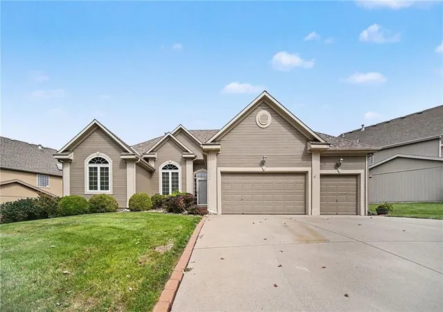 Photo 3 of Sale Pending at 3120 NE 90th Terrace, Kansas City, MO 64156 | MLS# 2636989 | Listing updated on 2026-08-25