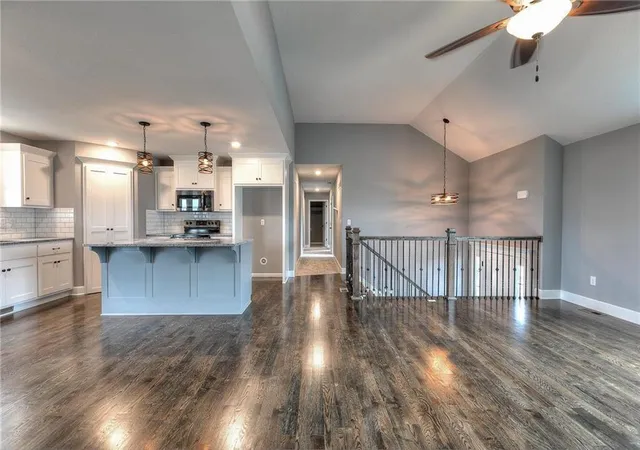 Photo 3 of Single family home for sale at 527 Skyview Ln, Liberty, MO 64068 | MLS# 2636998 | Listing updated on 2026-10-08