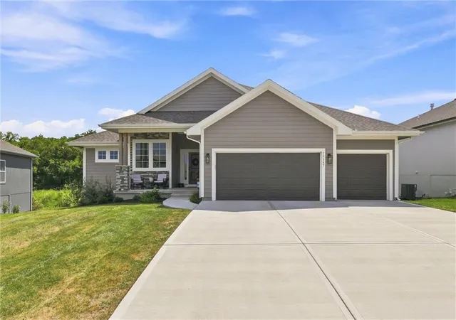 2nd image of 19367 W 114th Ter, Olathe, KS 66061 | MLS# 2636999