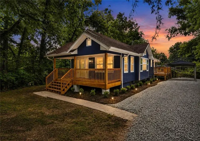 Photo 1 of Single family home for sale at 201 W 81st Terrace, Kansas City, MO 64114 | MLS# 2637001 | Listing updated on 2026-10-14