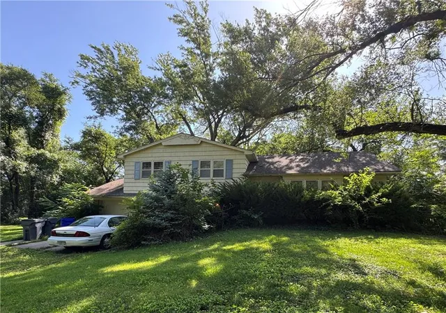 1st image of 1212 N Leeview Dr, Olathe, KS 66061 | MLS# 2637004