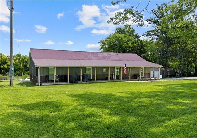 Photo 3 of Single family home for sale at 395 Nw 1101st Road, Centerview, MO 64019 | MLS# 2637007 | Listing updated on 2026-10-08