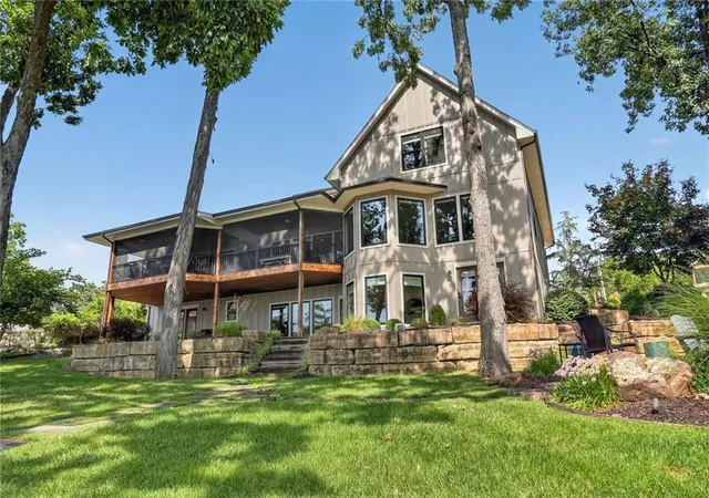 Photo 2 of Sale Pending at 7400 Nw Whipple Ln, Kansas City, MO 64152 | MLS# 2637008 | Listing updated on 2026-08-29
