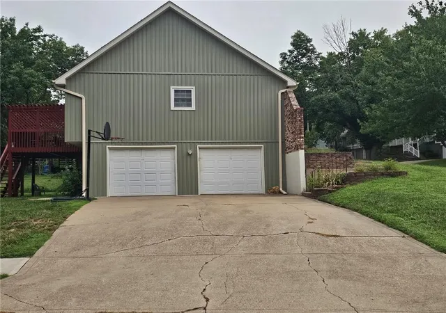 2nd image of 6440 Greenwood St, Shawnee, KS 66216 | MLS# 2637012