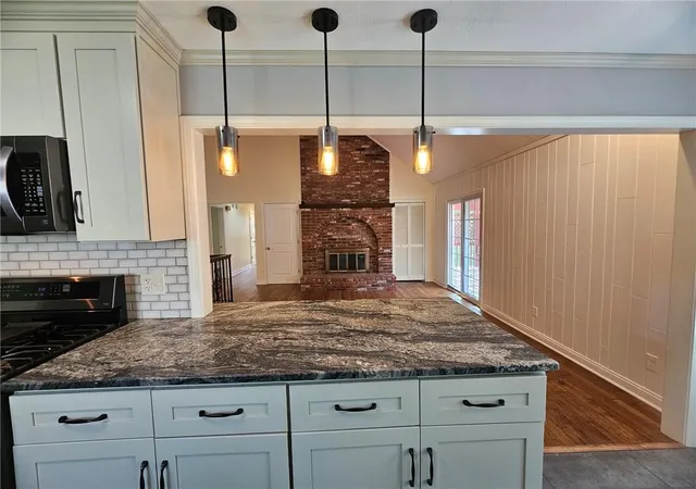 Photo 4 of Single family home for sale at 6440 Greenwood St, Shawnee, KS 66216 | MLS# 2637012 | Listing updated on 2026-09-26
