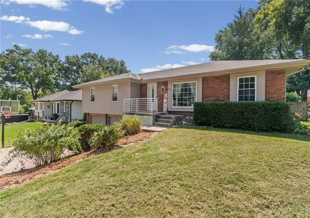 3rd image of 413 Pershing Ave, Liberty, MO 64068 | MLS# 2637015
