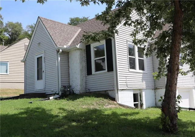 Photo 1 of Single family home for sale at 403 Ne 41st Street, Kansas City, MO 64116 | MLS# 2637016 | Listing updated on 2026-09-03