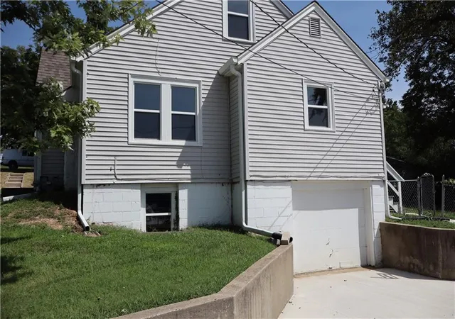 Photo 2 of Single family home for sale at 403 Ne 41st Street, Kansas City, MO 64116 | MLS# 2637016 | Listing updated on 2026-09-03