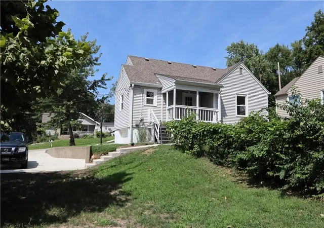 Photo 3 of Single family home for sale at 403 Ne 41st Street, Kansas City, MO 64116 | MLS# 2637016 | Listing updated on 2026-09-03