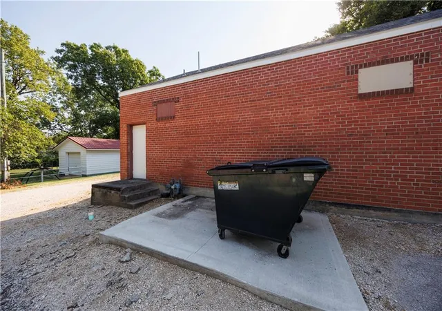 Photo 3 of Sale Pending at 421 Washington St, Fredonia, KS 66736 | MLS# 2637019 | Listing updated on 2026-08-31