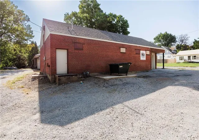 Photo 3 of Sale Pending at 421 Washington St, Fredonia, KS 66736 | MLS# 2637019 | Listing updated on 2026-08-31