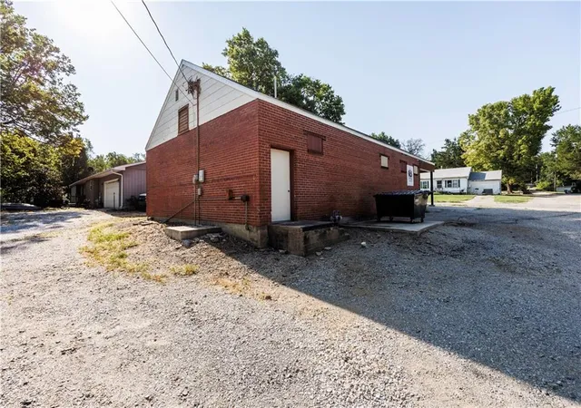 Photo 4 of Sale Pending at 421 Washington St, Fredonia, KS 66736 | MLS# 2637019 | Listing updated on 2026-08-31