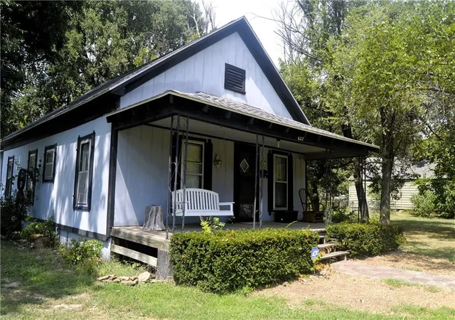 1st image of 622 S Jefferson Ave, Iola, KS 66749 | MLS# 2637023