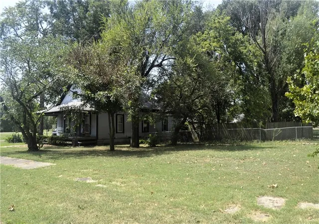 4th image of 622 S Jefferson Ave, Iola, KS 66749 | MLS# 2637023