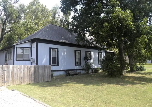 5th image of 622 S Jefferson Ave, Iola, KS 66749 | MLS# 2637023