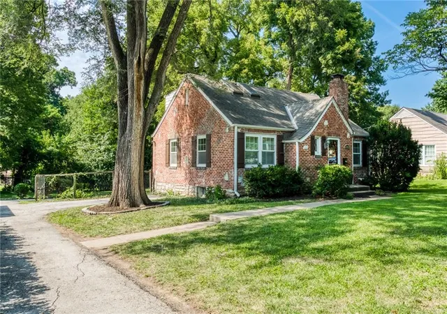 2nd image of 8309 W 60 Street, Mission, KS 66202 | MLS# 2637029