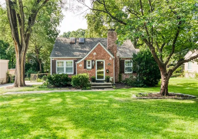 32nd image of 8309 W 60 Street, Mission, KS 66202 | MLS# 2637029
