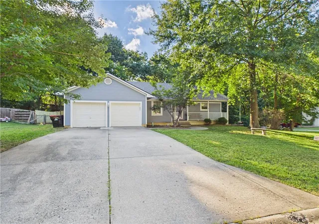 2nd image of 1407 Woodlawn Dr, Warrensburg, MO 64093 | MLS# 2637030